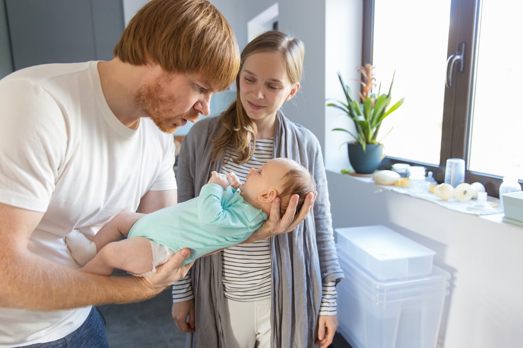 How To Bathe A Newborn With Umbilical Cord